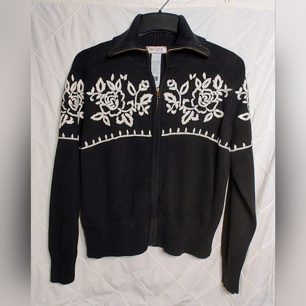 7 Piece Women's XL Black & White Bundle! ๐ค - Picture 15 of 16
